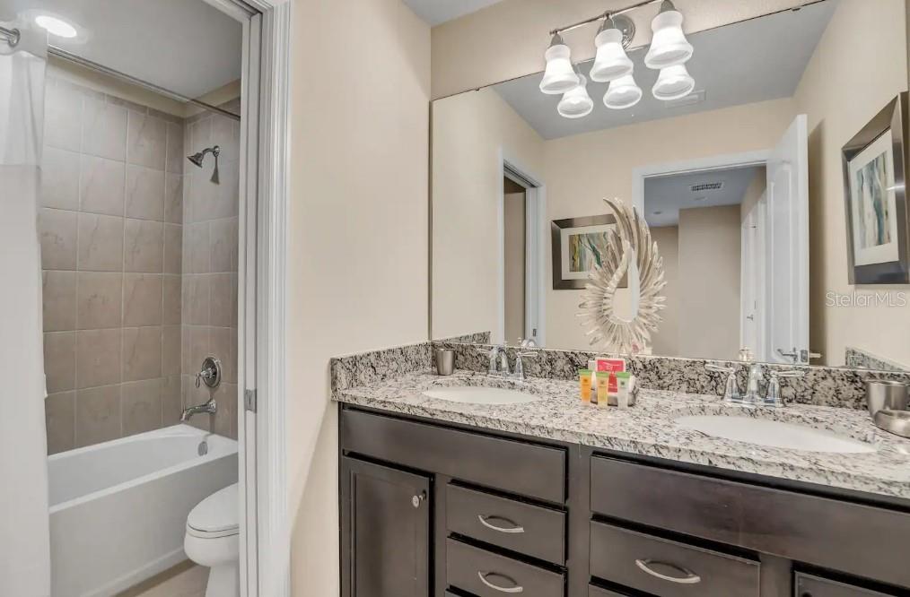 2407 Dubai St Property Photo 13