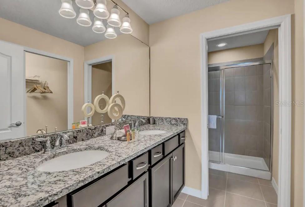 2407 Dubai St Property Photo 28