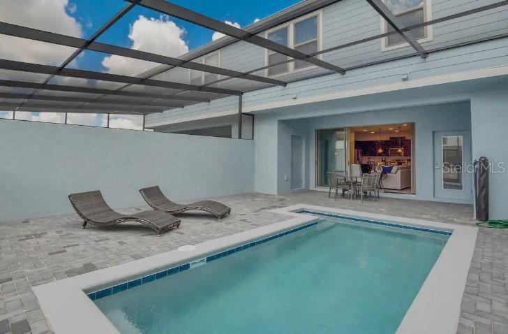 2407 Dubai St Property Photo 30