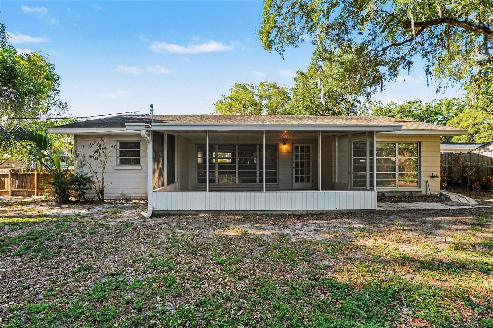521 W Palmeden Dr Property Photo 15