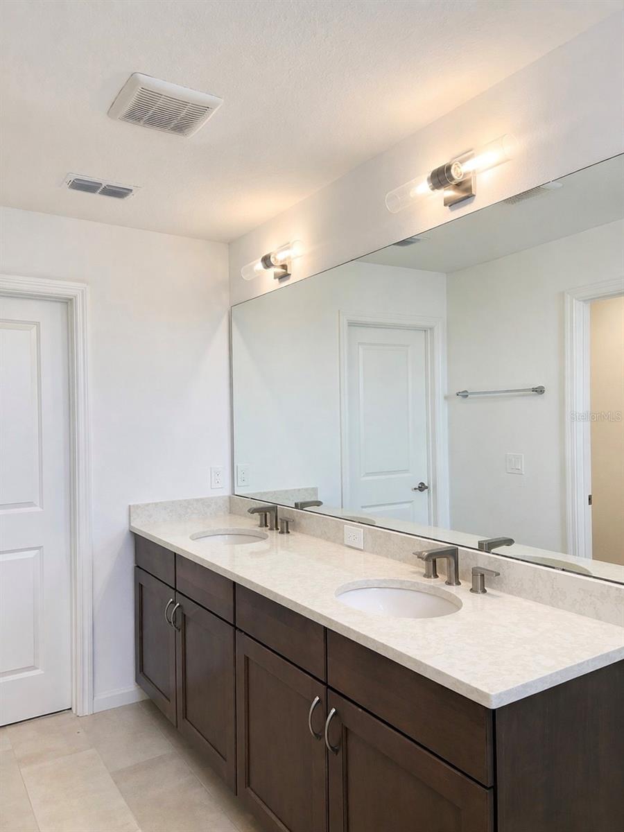 1741 Crowncrest Dr Property Photo 11