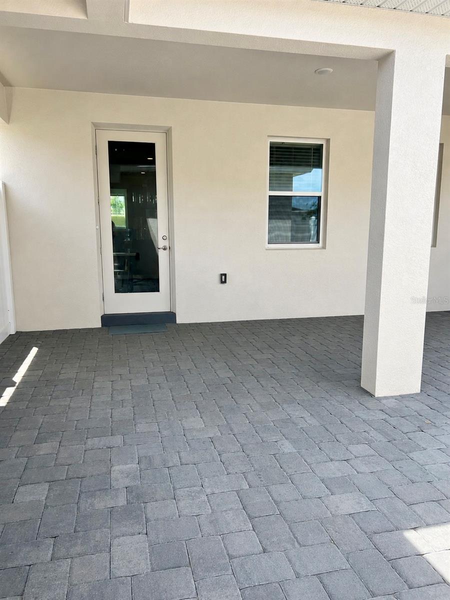 1741 Crowncrest Dr Property Photo 22
