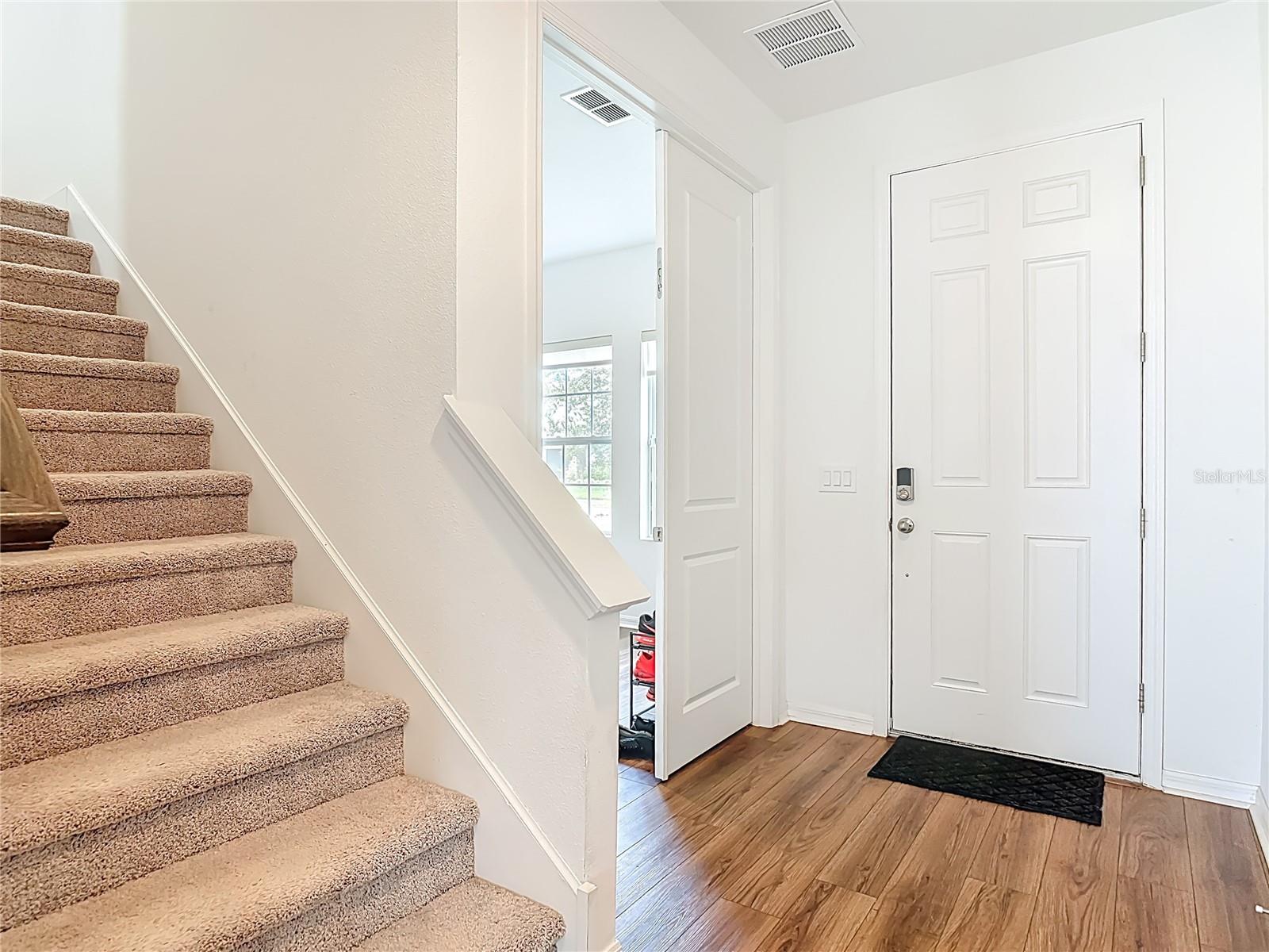 1629 Hill Park Dr Property Photo 3