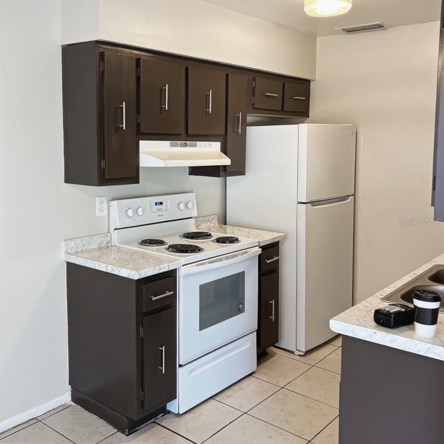 5200 Curry Ford Rd #102 Property Photo 4