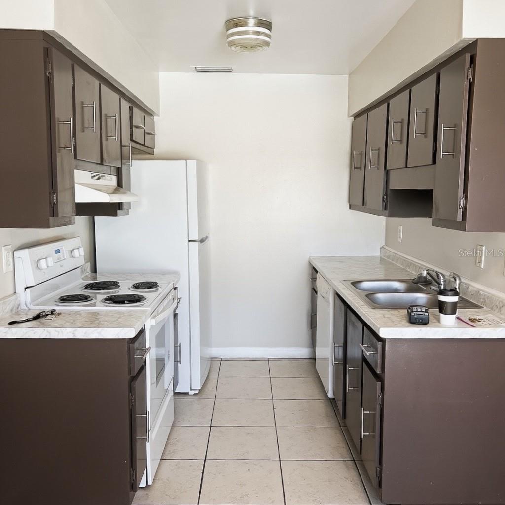 5200 Curry Ford Rd #102 Property Photo 5