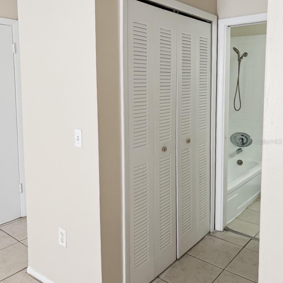 5200 Curry Ford Rd #102 Property Photo 8