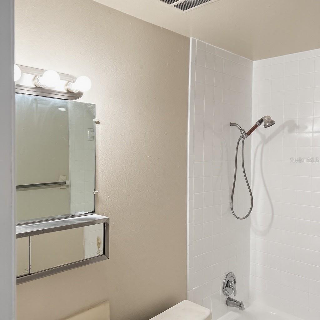 5200 Curry Ford Rd #102 Property Photo 10