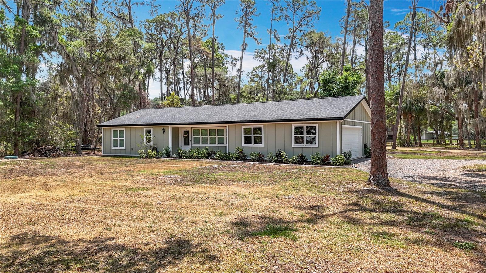 7374 CIRCLE DR Property Photo 1