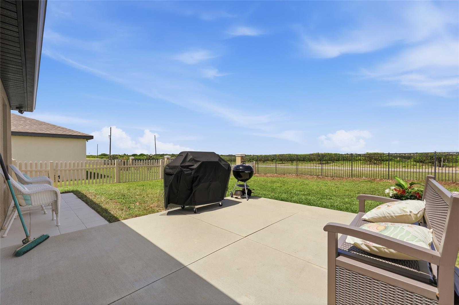 1607 Swan Lake Cir Property Photo 26