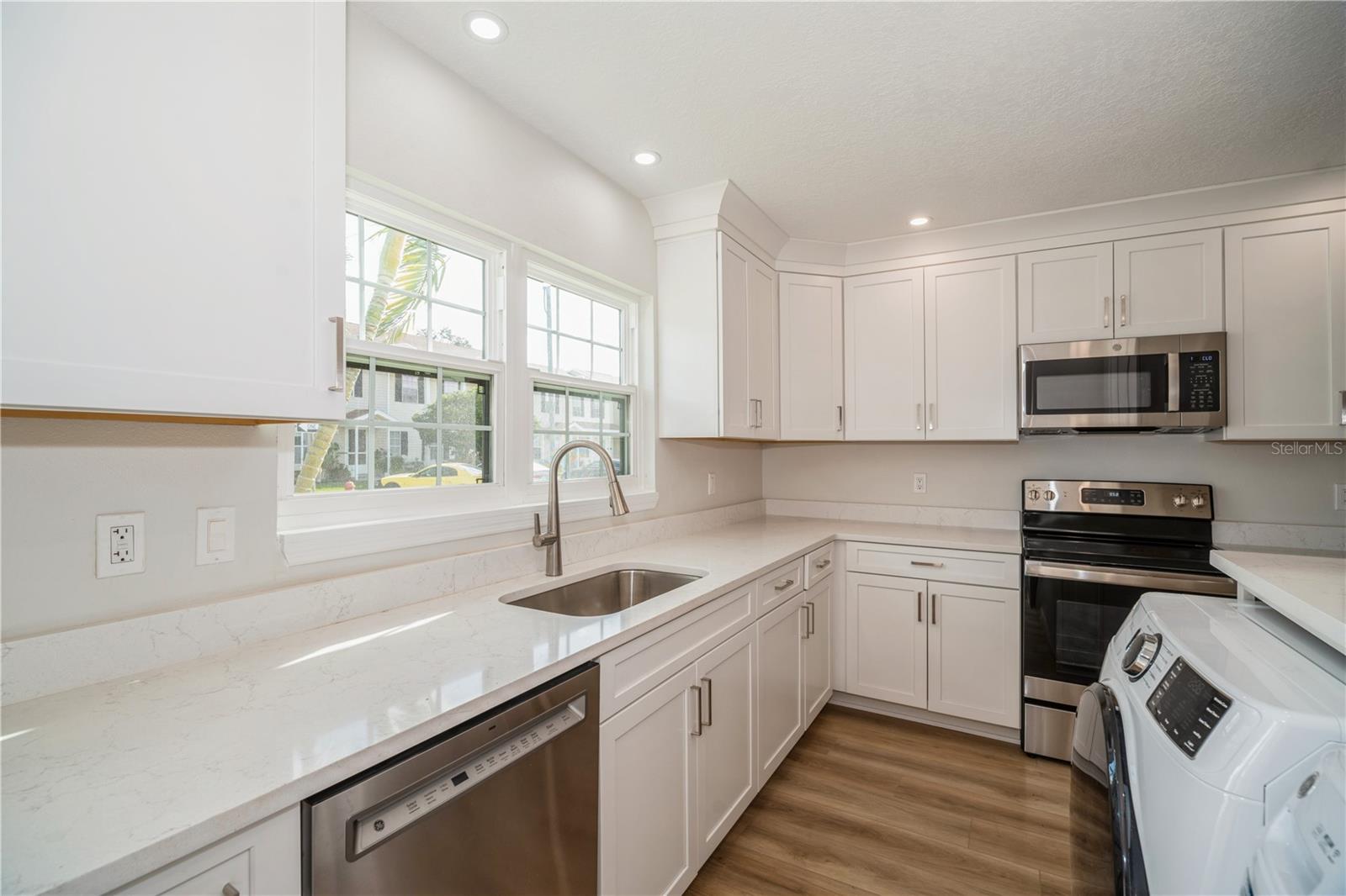 2018 Manor Dr Ne Property Photo 6