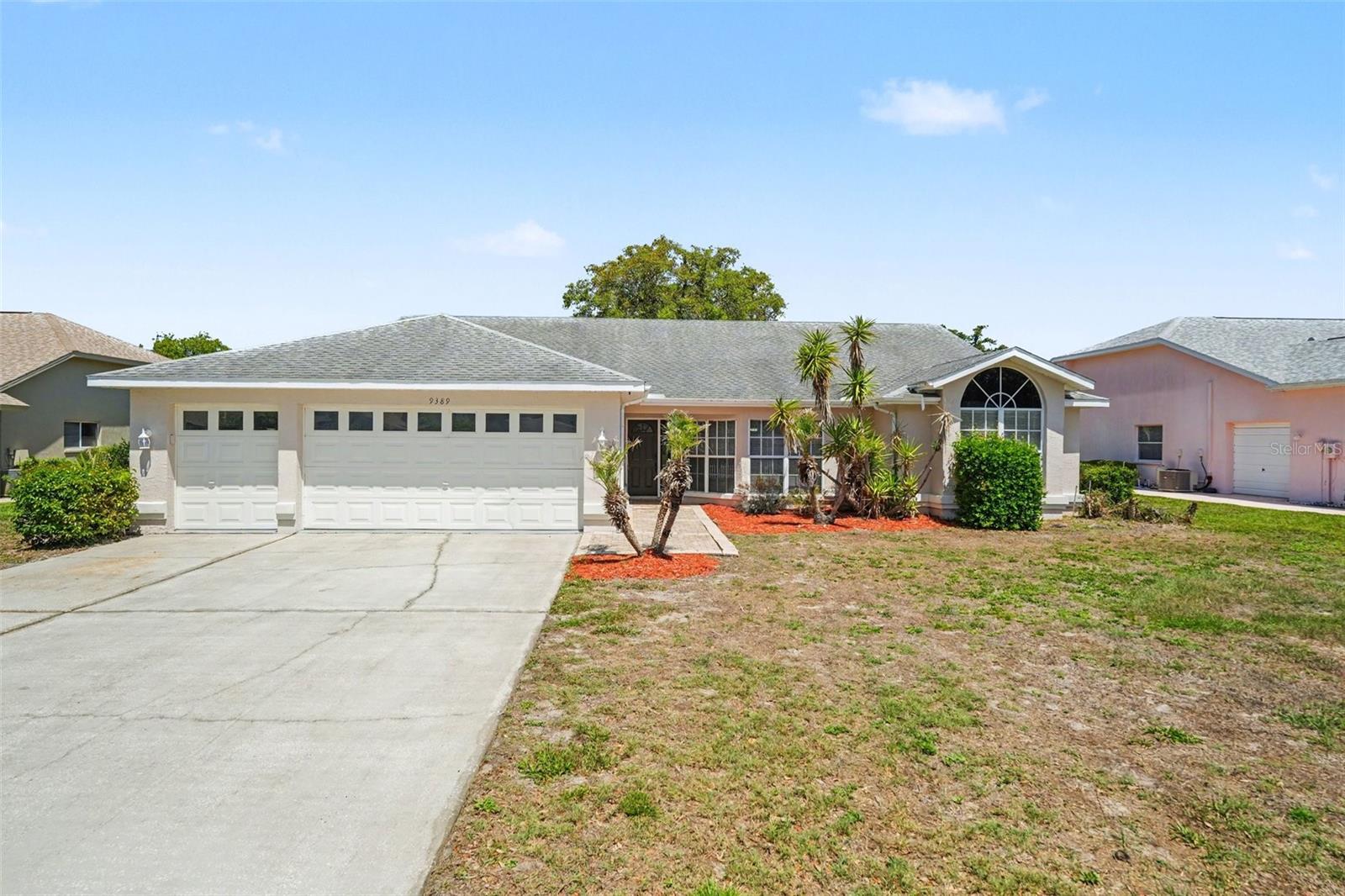 9389 Fox Hollow Ln Property Photo 1