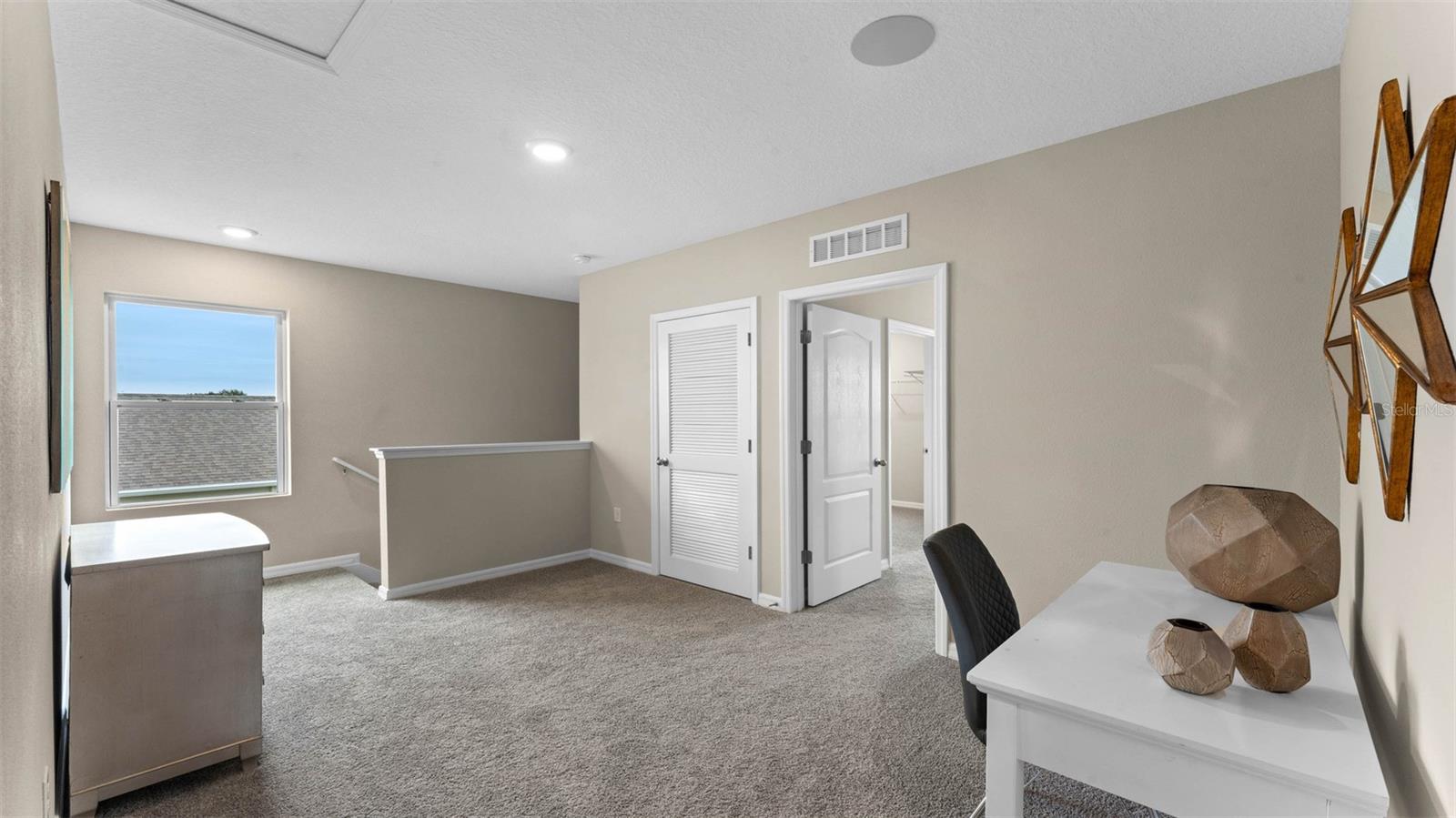2336 Bay St Property Photo 6