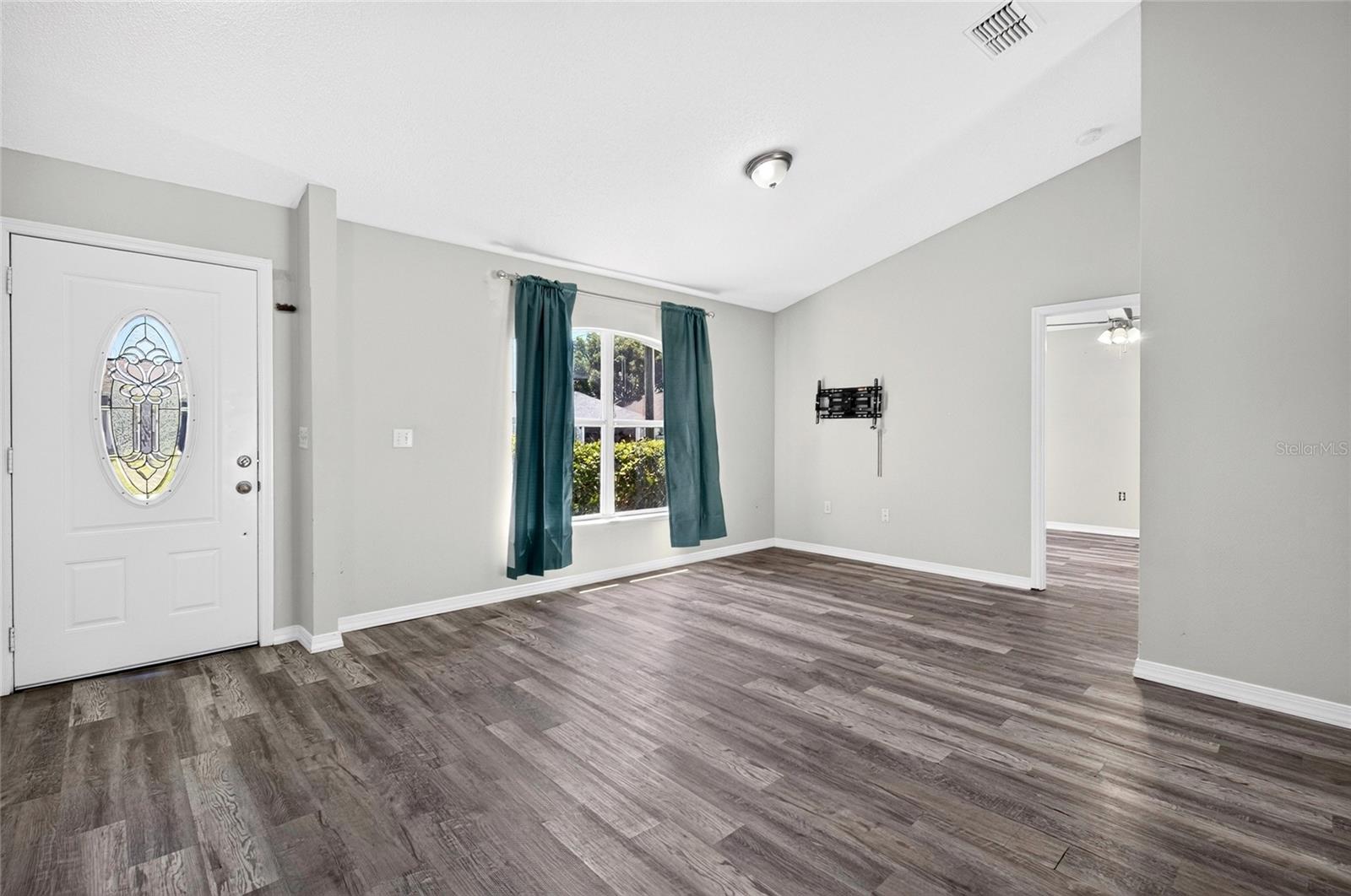 718 Toulon Dr Property Photo 8