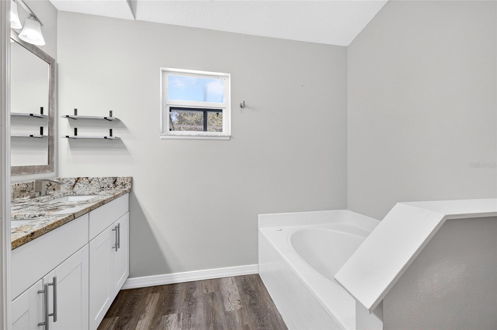 718 Toulon Dr Property Photo 12