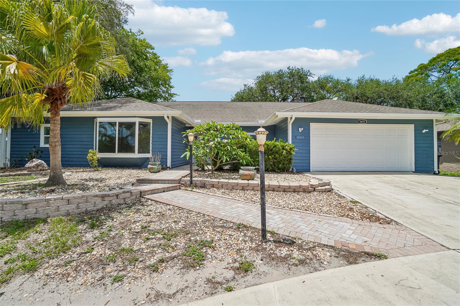 5609 Executive Dr Property Photo 1