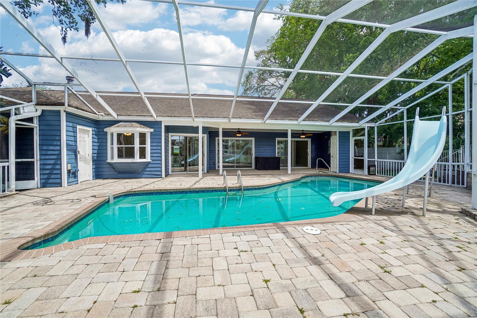 5609 Executive Dr Property Photo 5