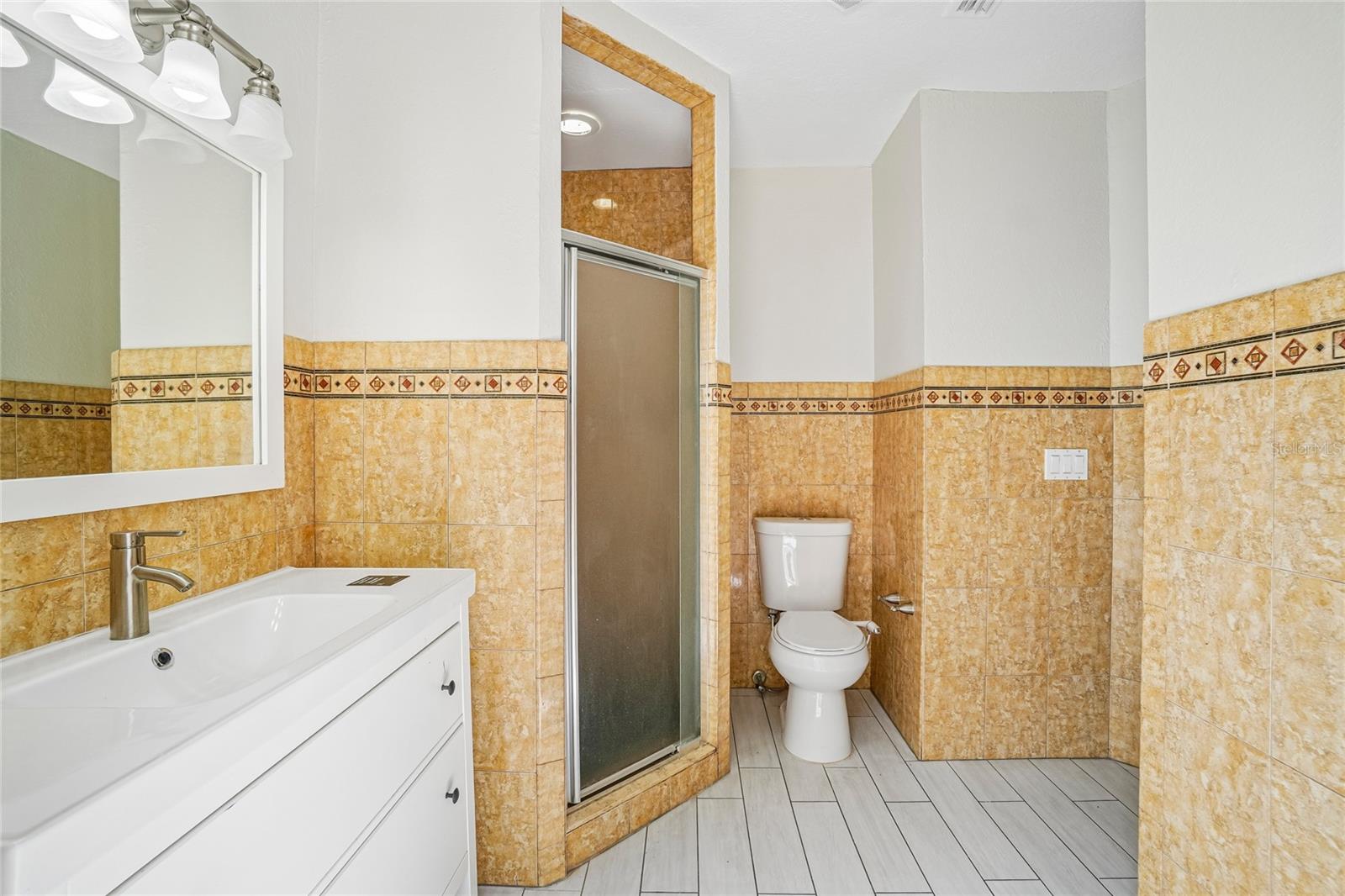 5609 Executive Dr Property Photo 6