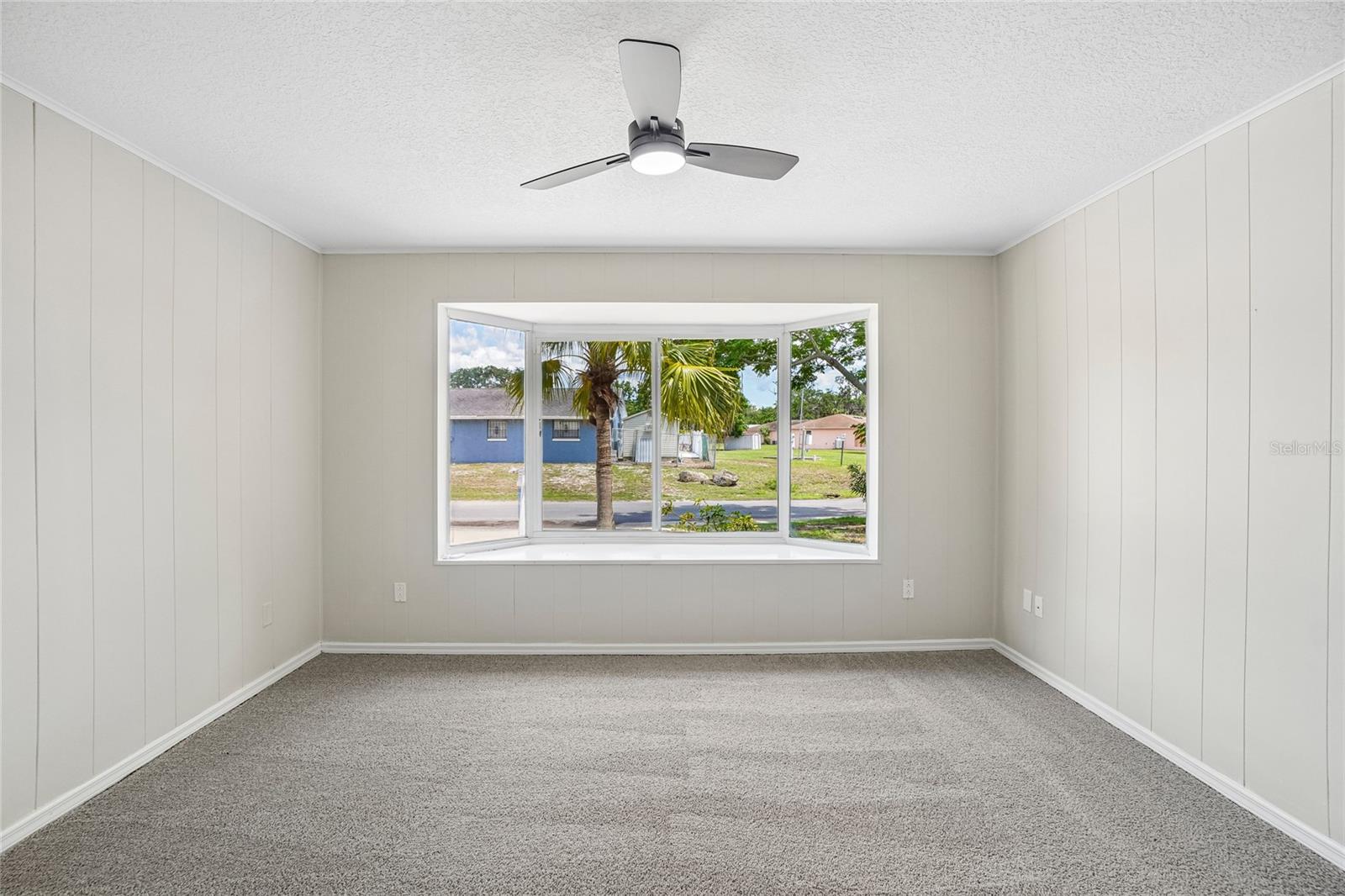 5609 Executive Dr Property Photo 8