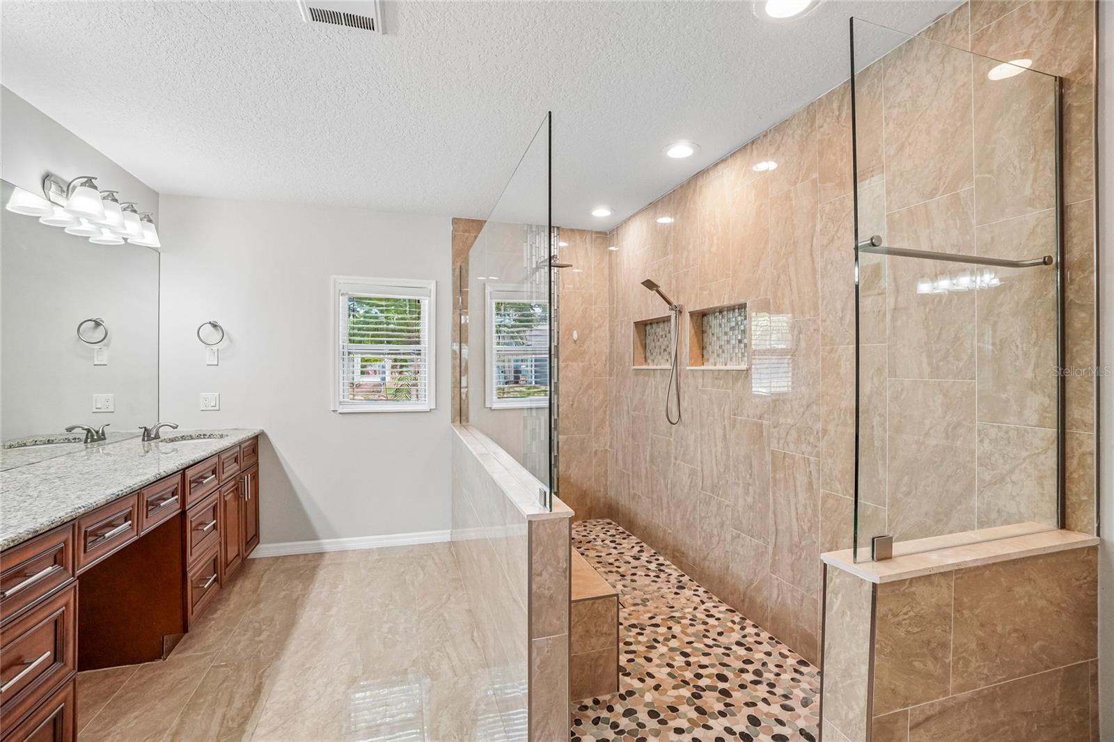 5609 Executive Dr Property Photo 9