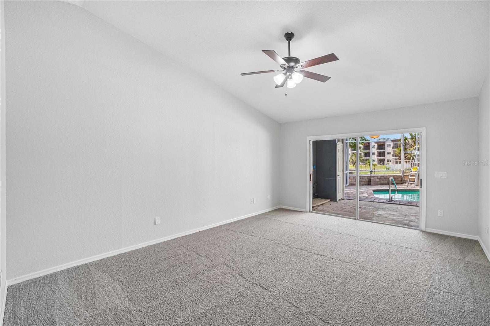 5609 Executive Dr Property Photo 14