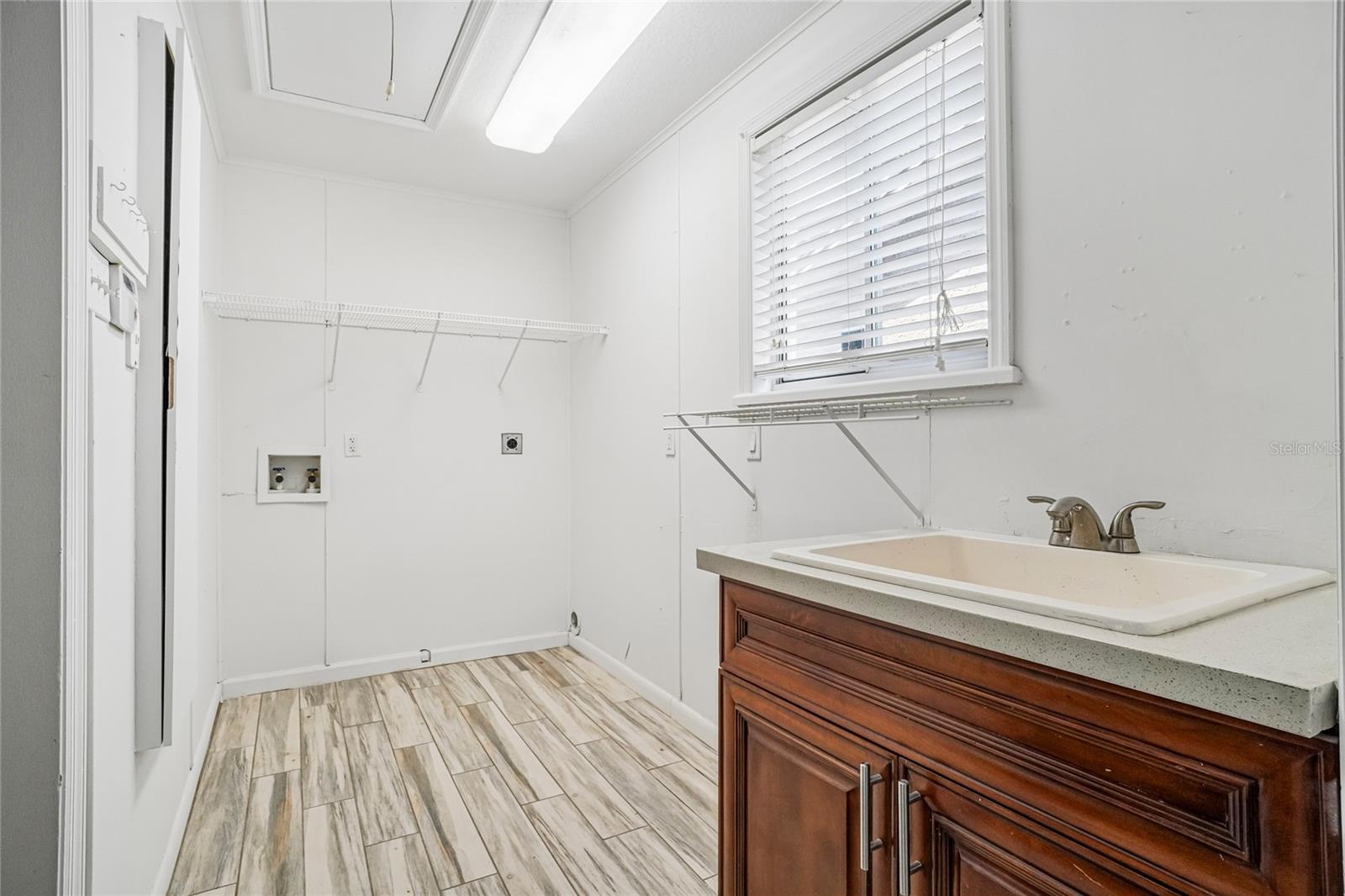 5609 Executive Dr Property Photo 17