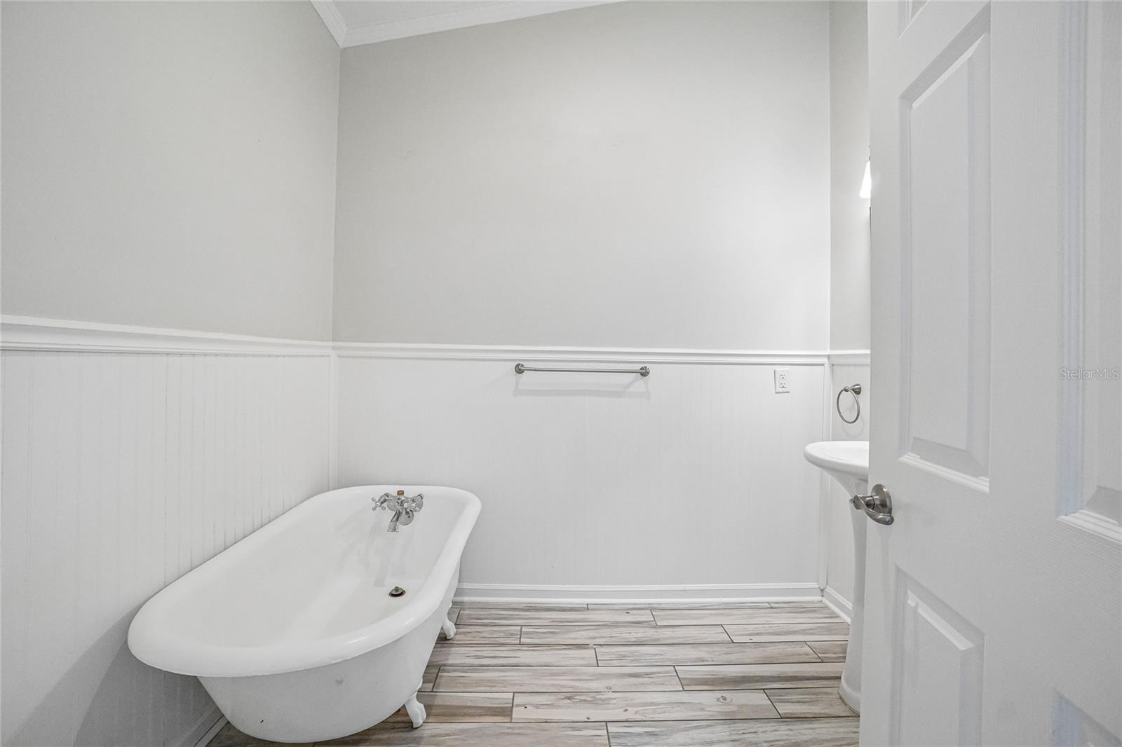 5609 Executive Dr Property Photo 54