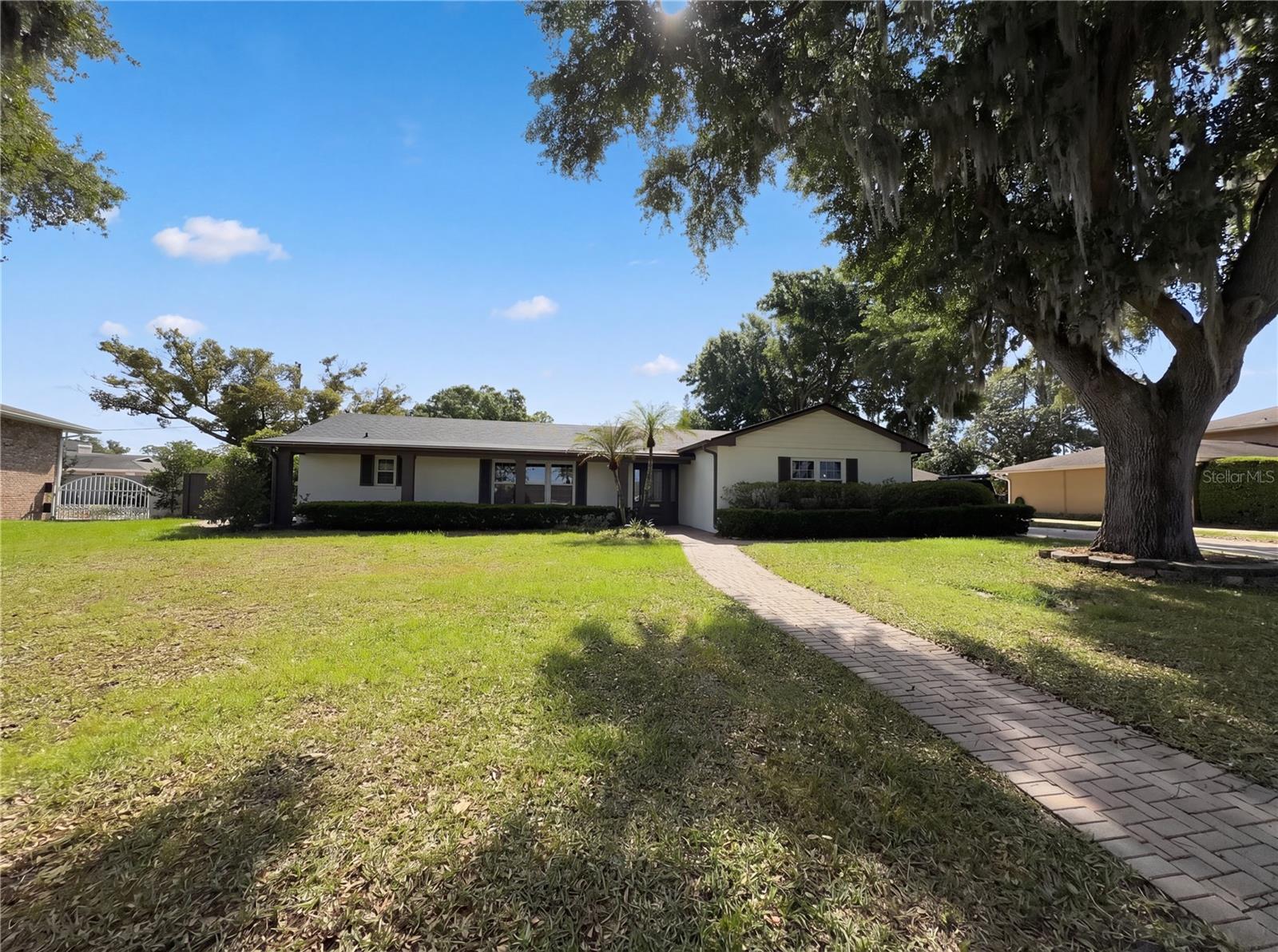 51 Oakleigh Ln Property Photo 6
