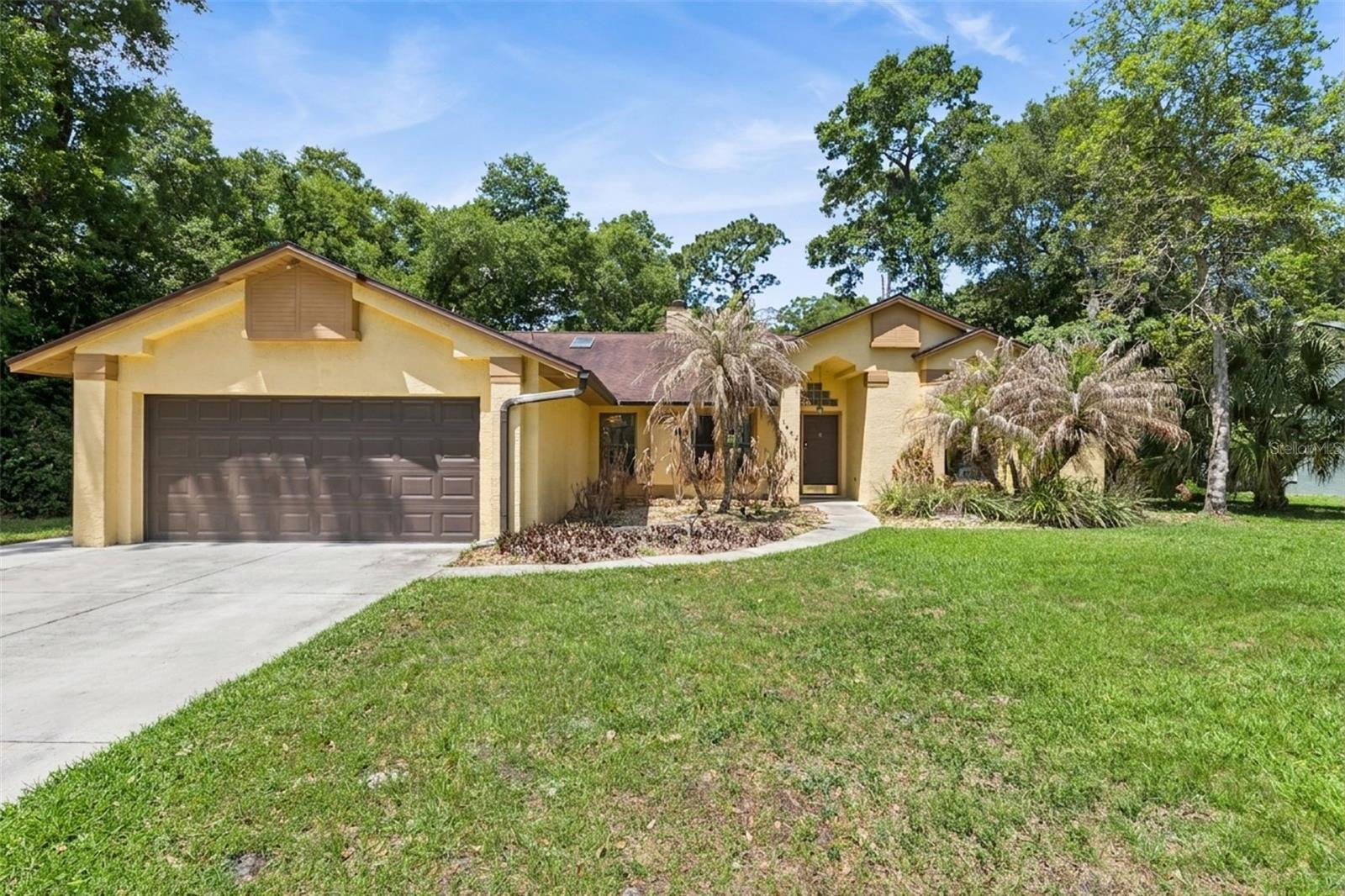 1462 Deer Lake Cir Property Photo 1