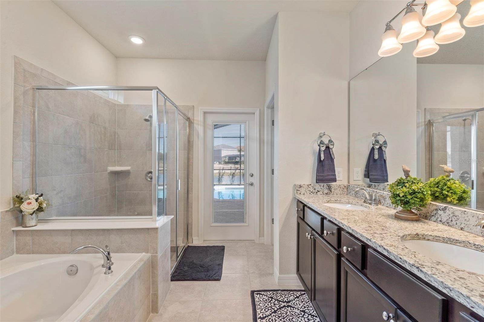 7195 Oakmoss Loop Property Photo 16