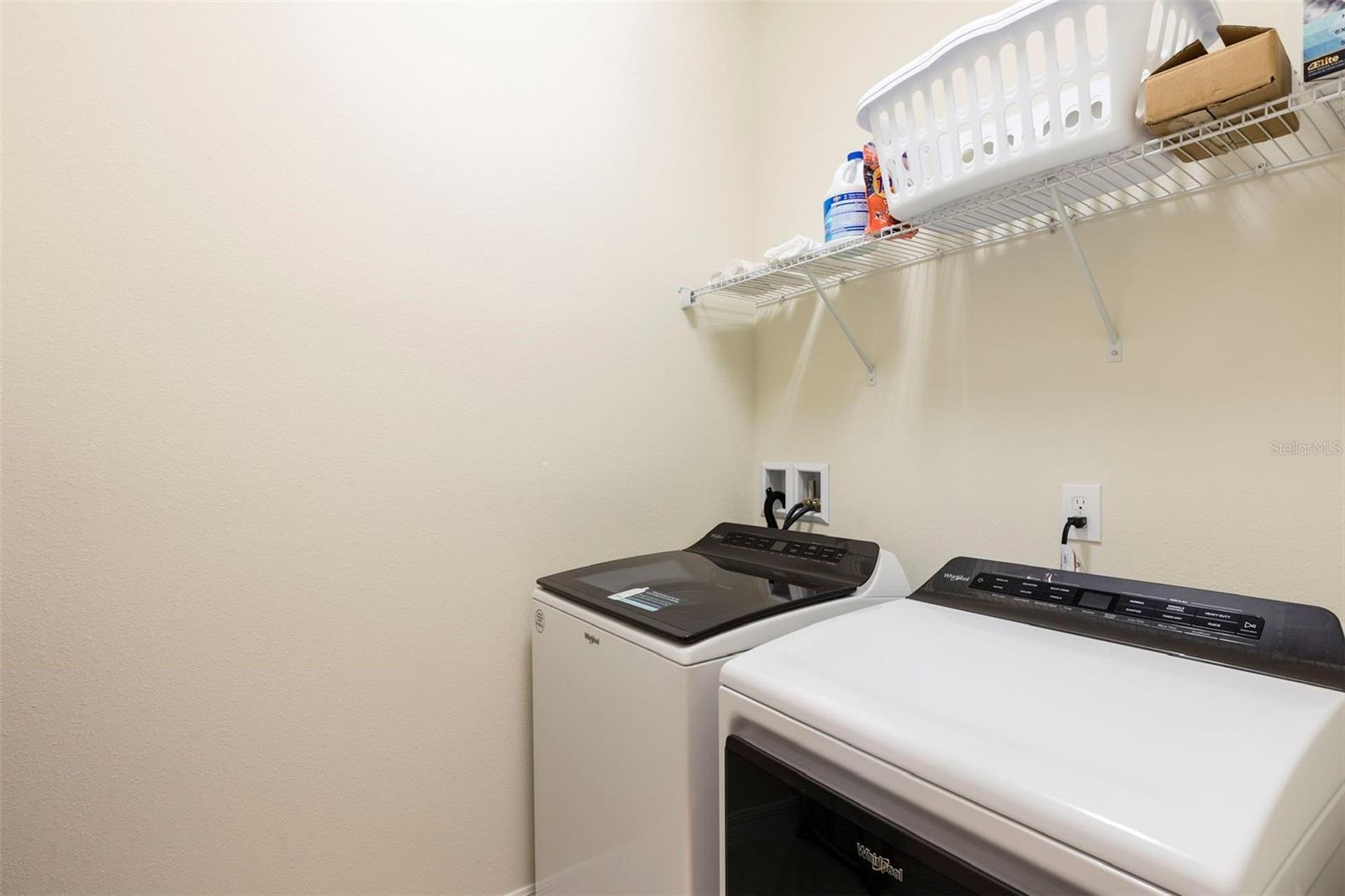 7195 Oakmoss Loop Property Photo 25