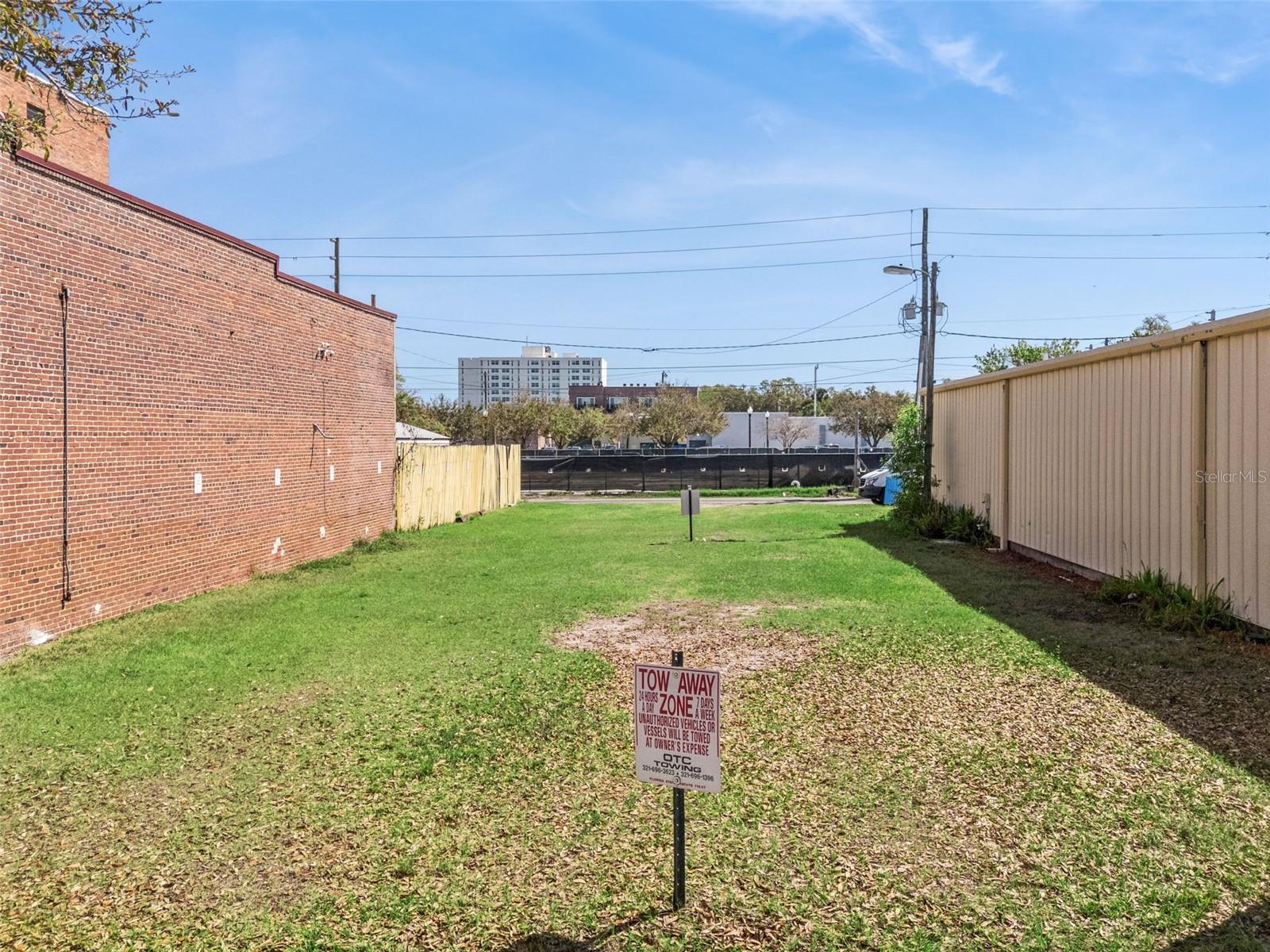 215 Magnolia Ave Property Photo 1