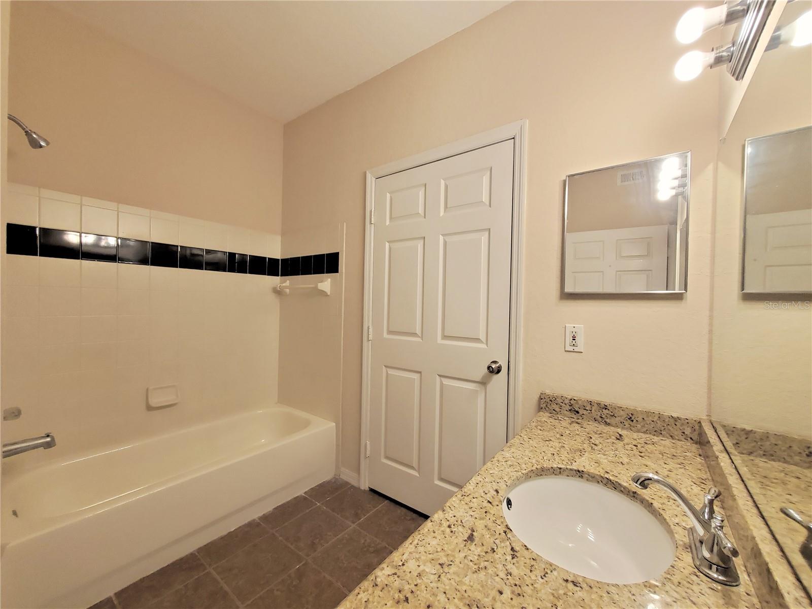 6029 Westgate Dr #712 Property Photo 9