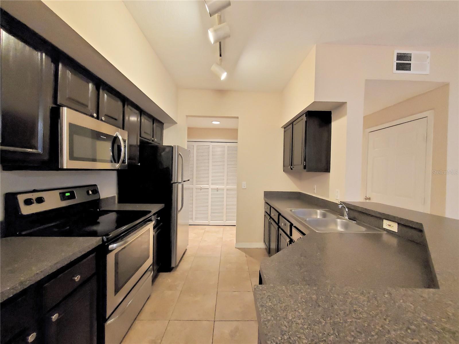 6029 Westgate Dr #712 Property Photo 16