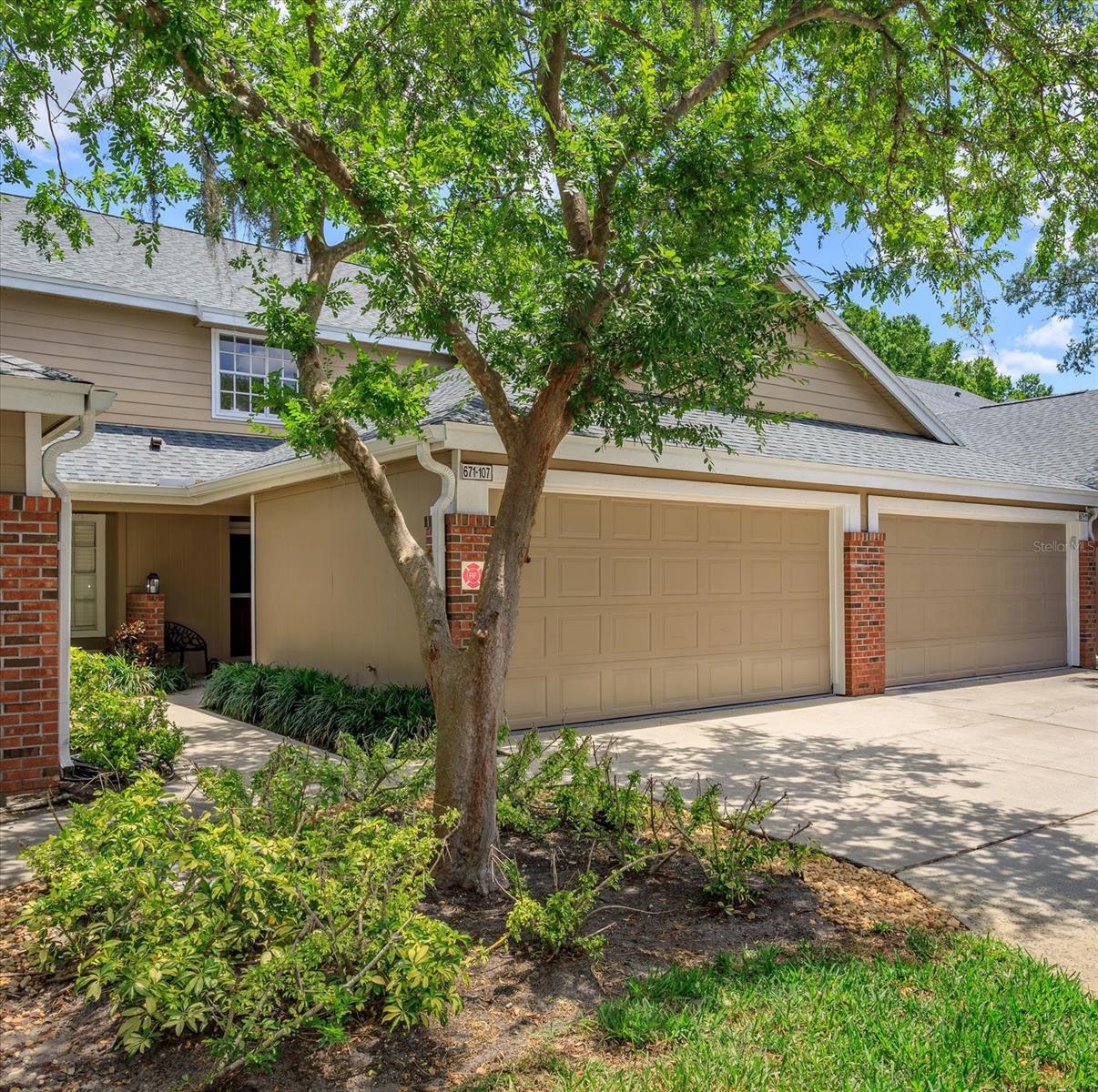 671 Post Oak Cir #107 Property Photo 3
