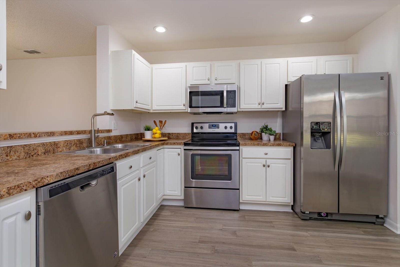 671 Post Oak Cir #107 Property Photo 8