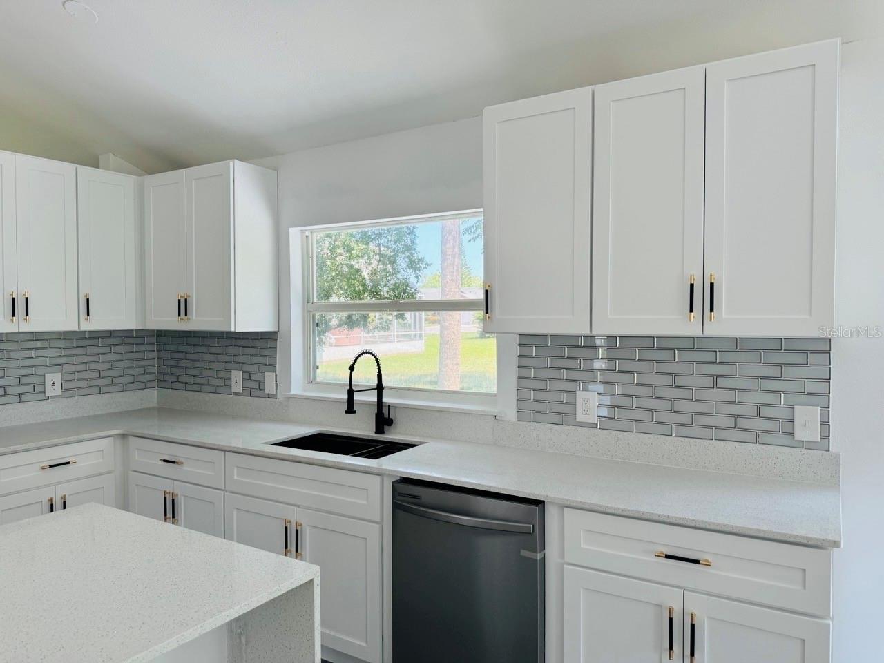 215 Hollowbrook Cir Property Photo 10