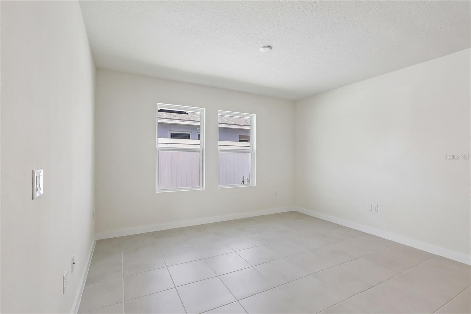 2700 Meadow Crest Dr Property Photo 5