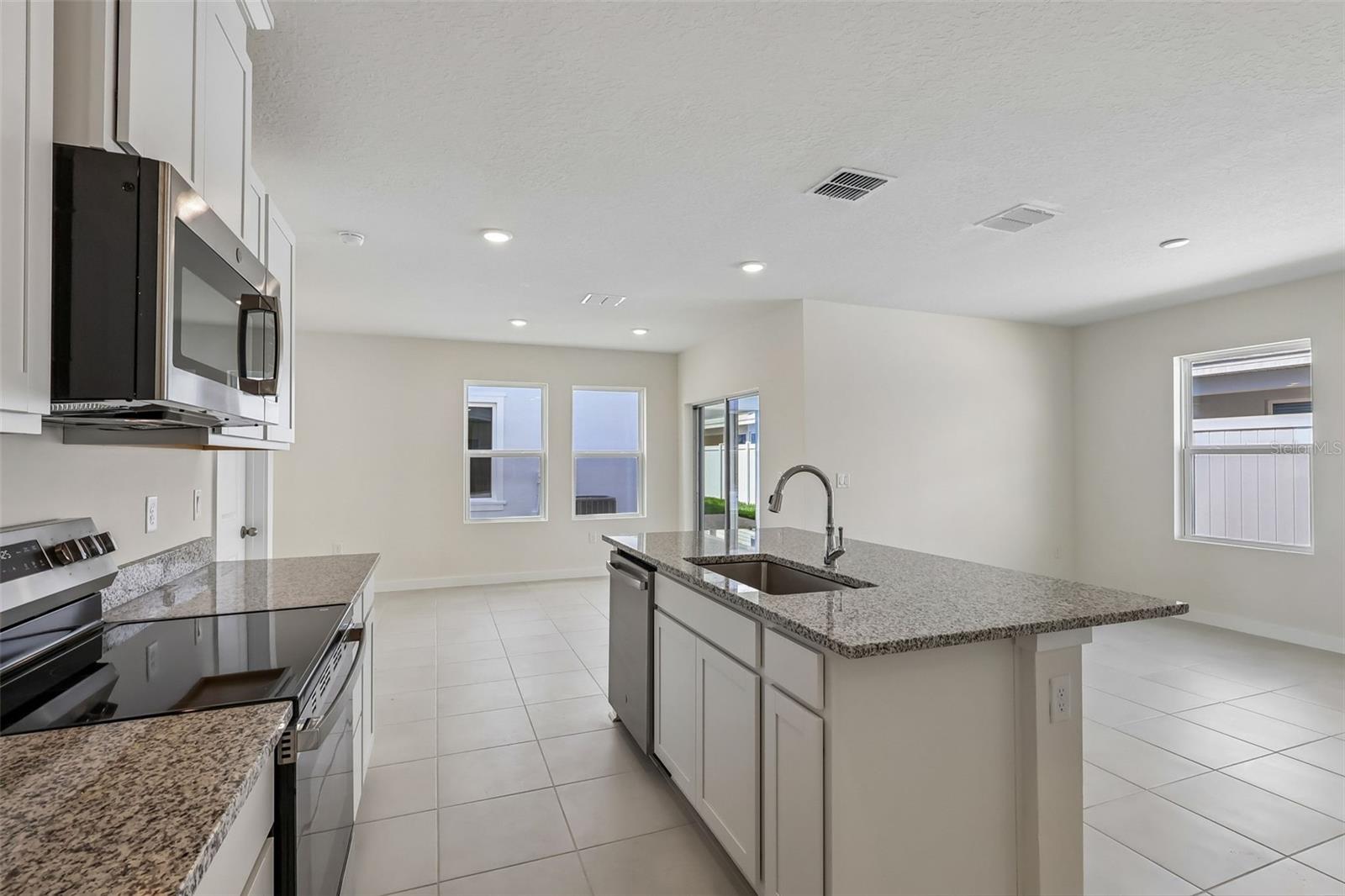 2700 Meadow Crest Dr Property Photo 10