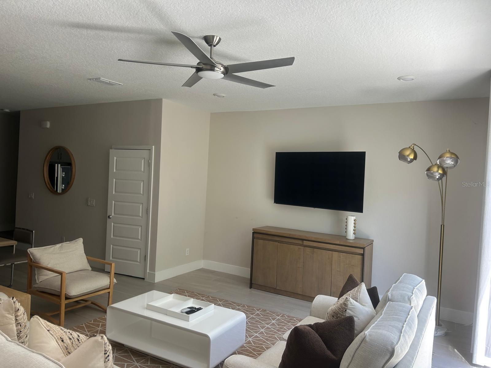 O6399932 Property Photo 6