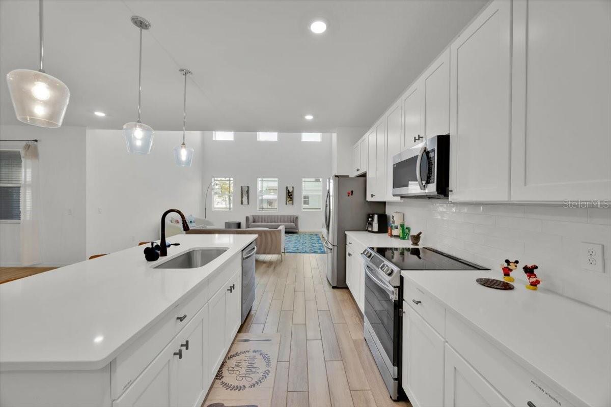 2342 Lancashire St Property Photo 2