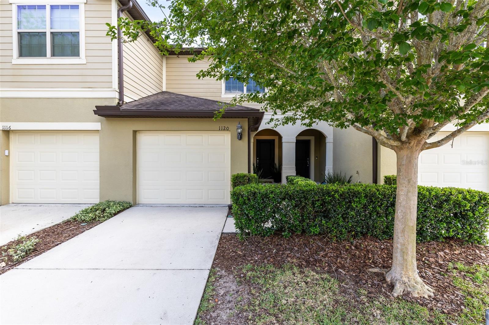 1120 PAVIA DR