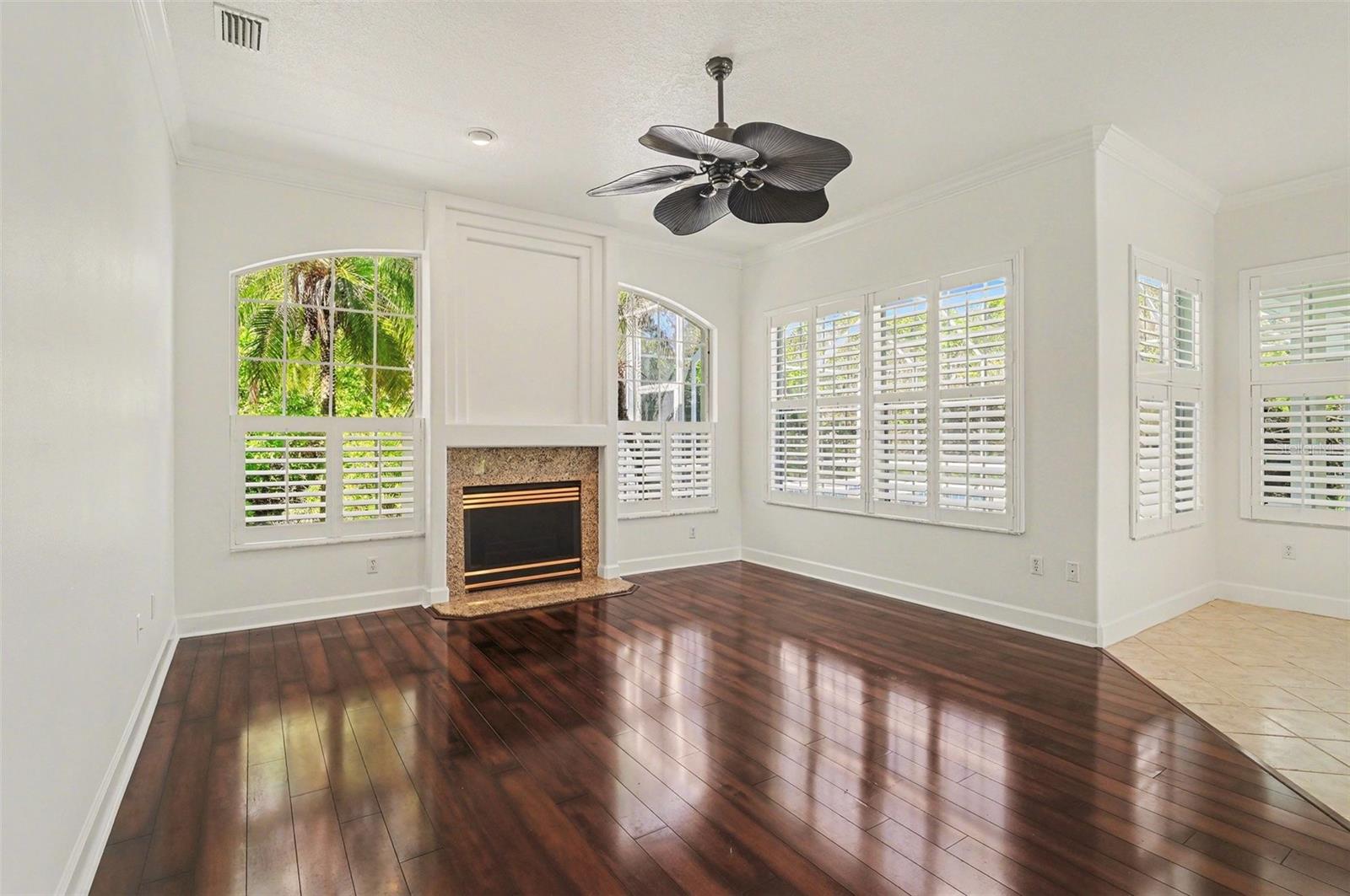 8 Fox Cliff Way Property Photo 2
