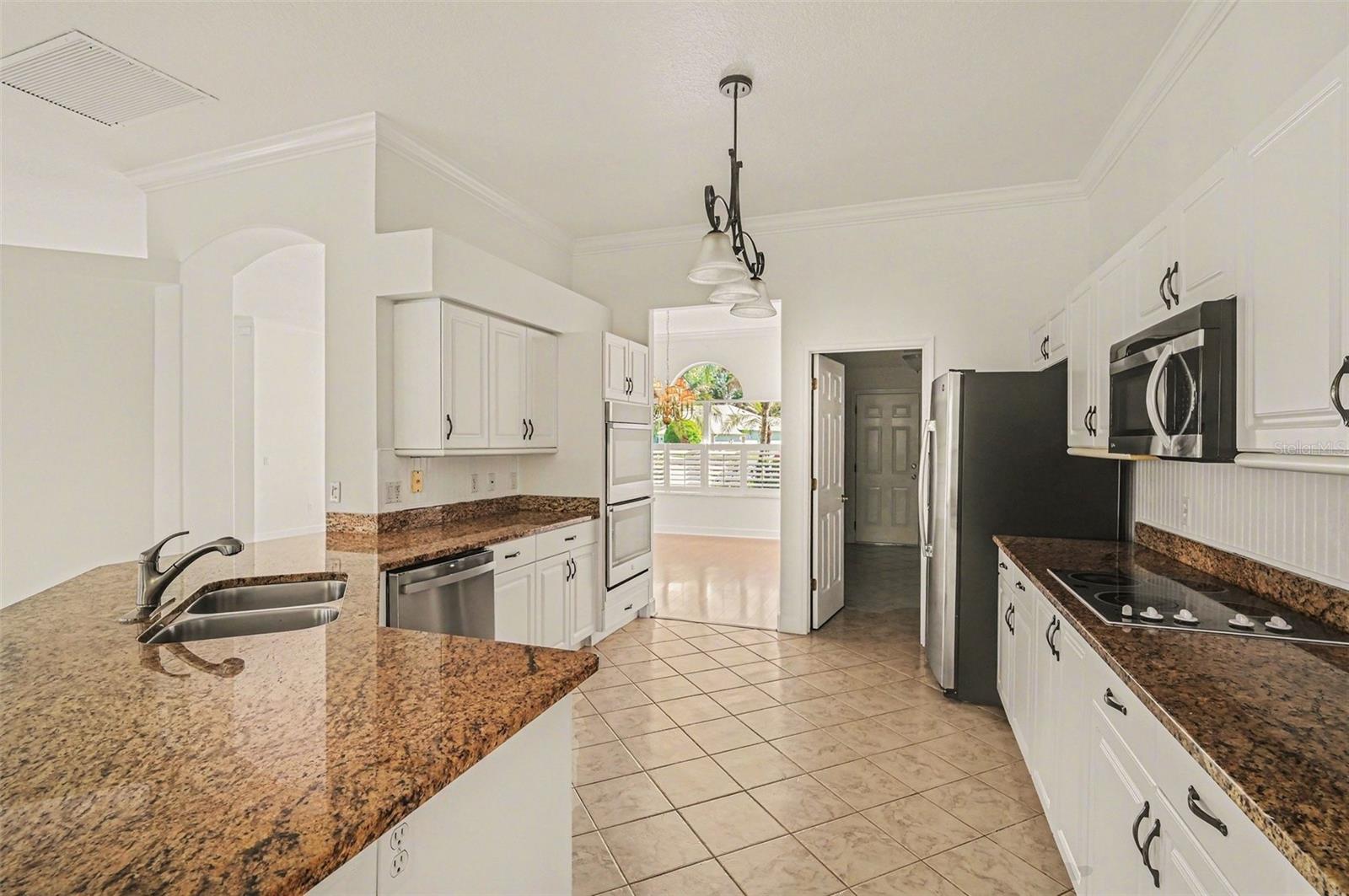 8 Fox Cliff Way Property Photo 3