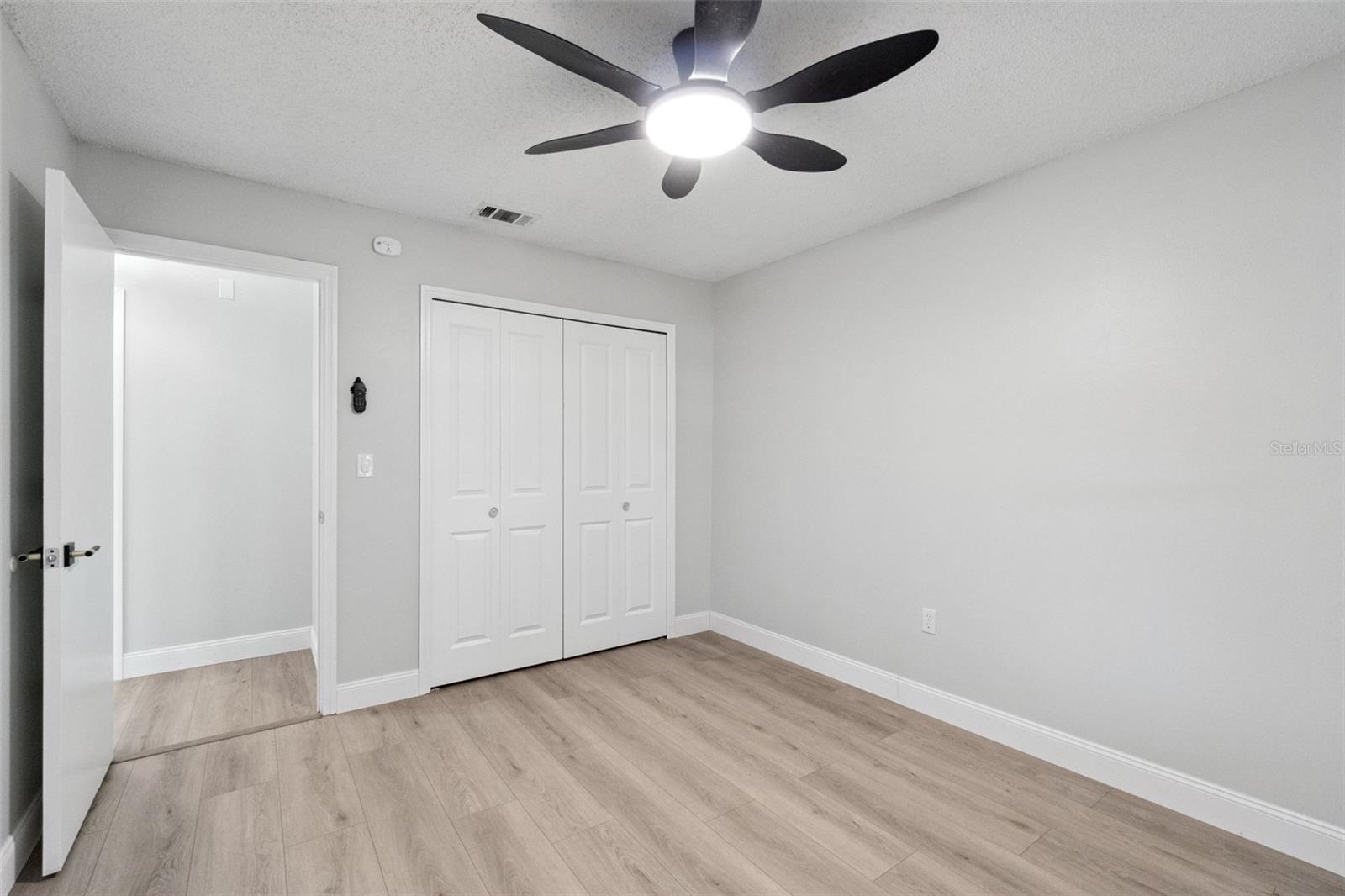 621 N Delmonte Ct Property Photo 21