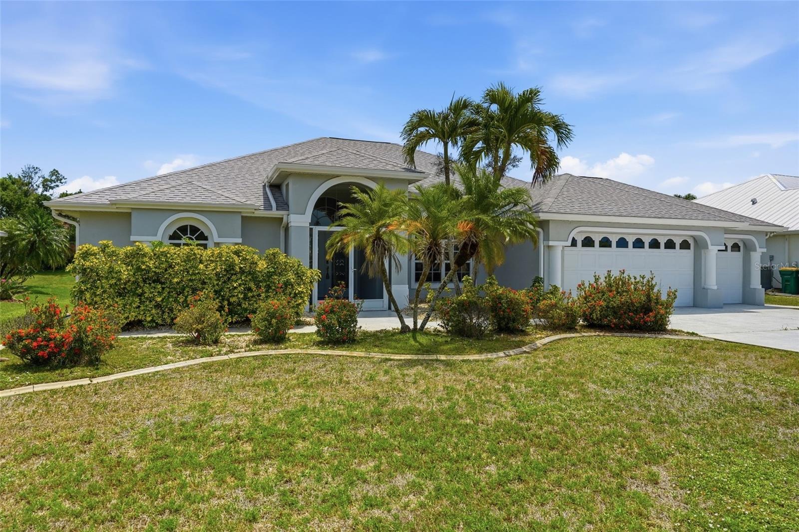 885 Rotonda Cir Property Photo 7