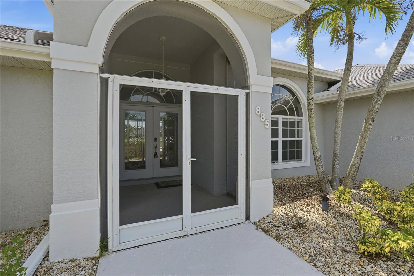 885 Rotonda Cir Property Photo 8