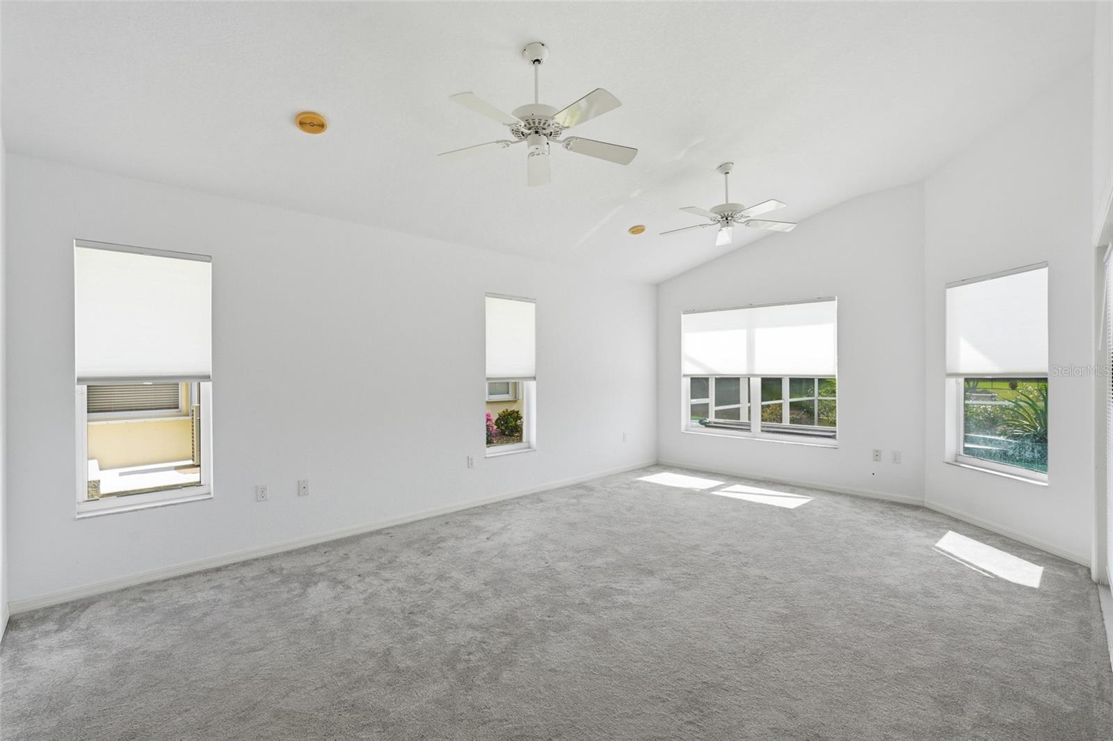 885 Rotonda Cir Property Photo 22
