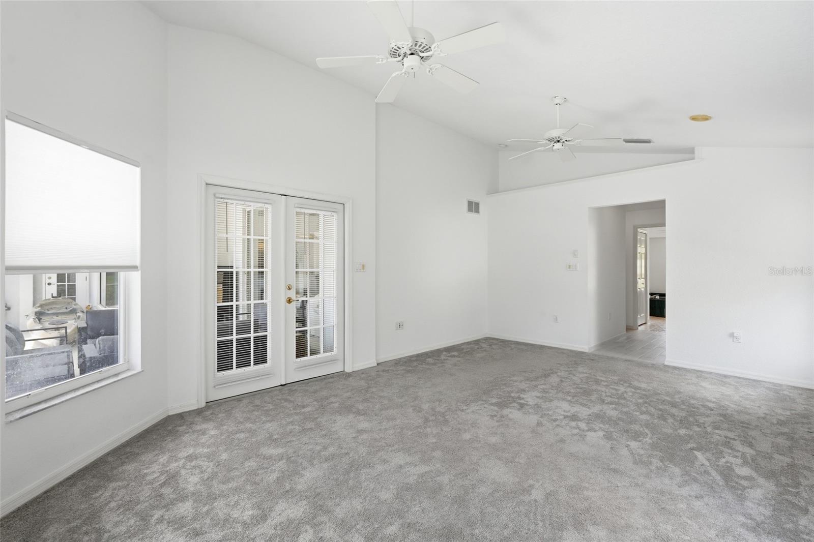 885 Rotonda Cir Property Photo 23