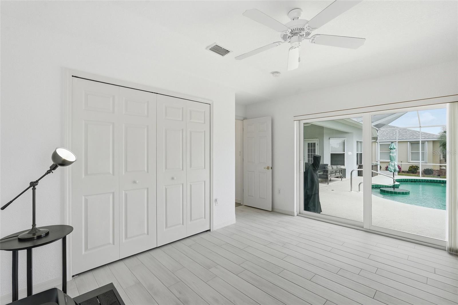885 Rotonda Cir Property Photo 34