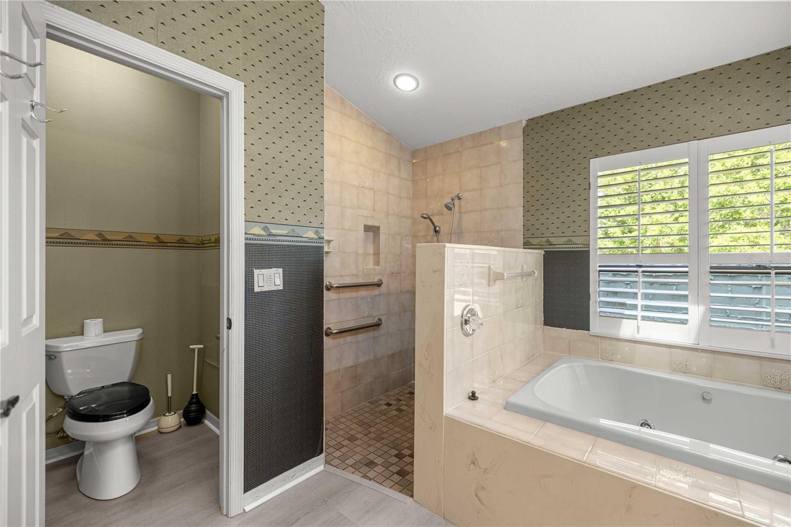 1010 Ne 120th Pl Property Photo 37